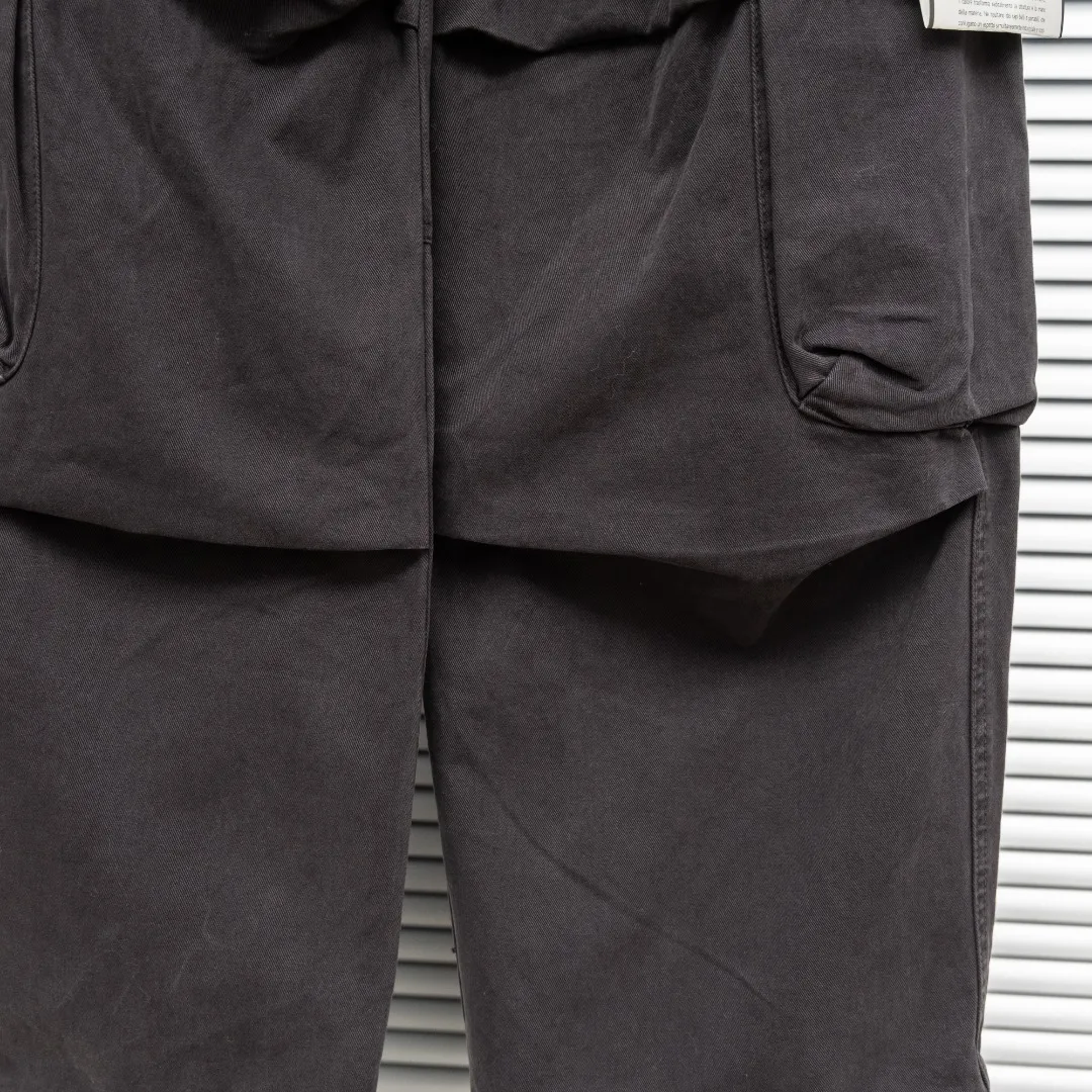 P340 top version (different currencies) Style: Stone Island STONE LSLAND washed and distressed multi-pocket functional trousers Color: Picture color Size: M-XXXL Fabric: Workwear Accessories: Full set of customized accessories No gender distinction, same style for men and women